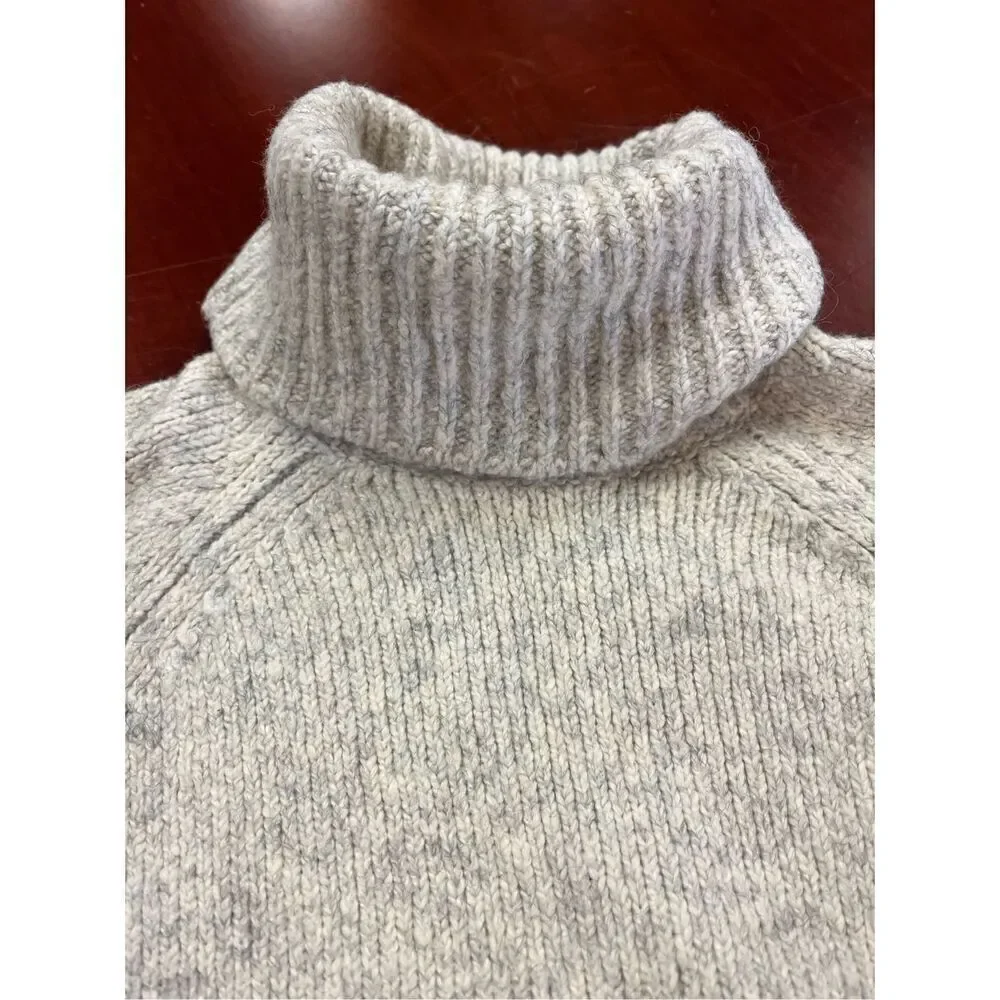 Michael Kors Soft feathered Gray & Tan Rounded Hem Turtleneck Sweater sz M EUC